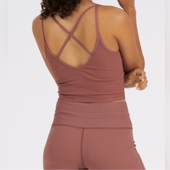 Vuori Ribbed Crop Tank Top - Picture 3 of 6